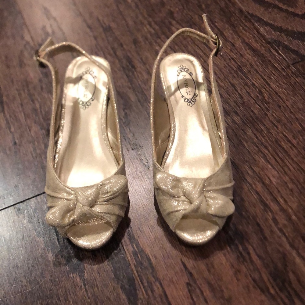 Gorgeous brushed gold girls’ wedge